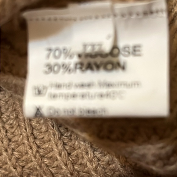 NWOT shaker knit cropped sweater XXL (runs smaller, so XL is more accurate) - Picture 5 of 5